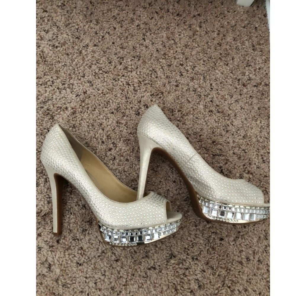 Giani Bini gem heels 9